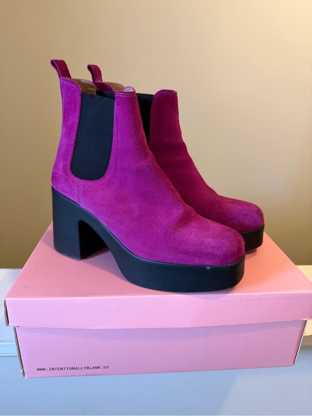 Intentionally Blank Drue Platform Booties in Magenta sz 38